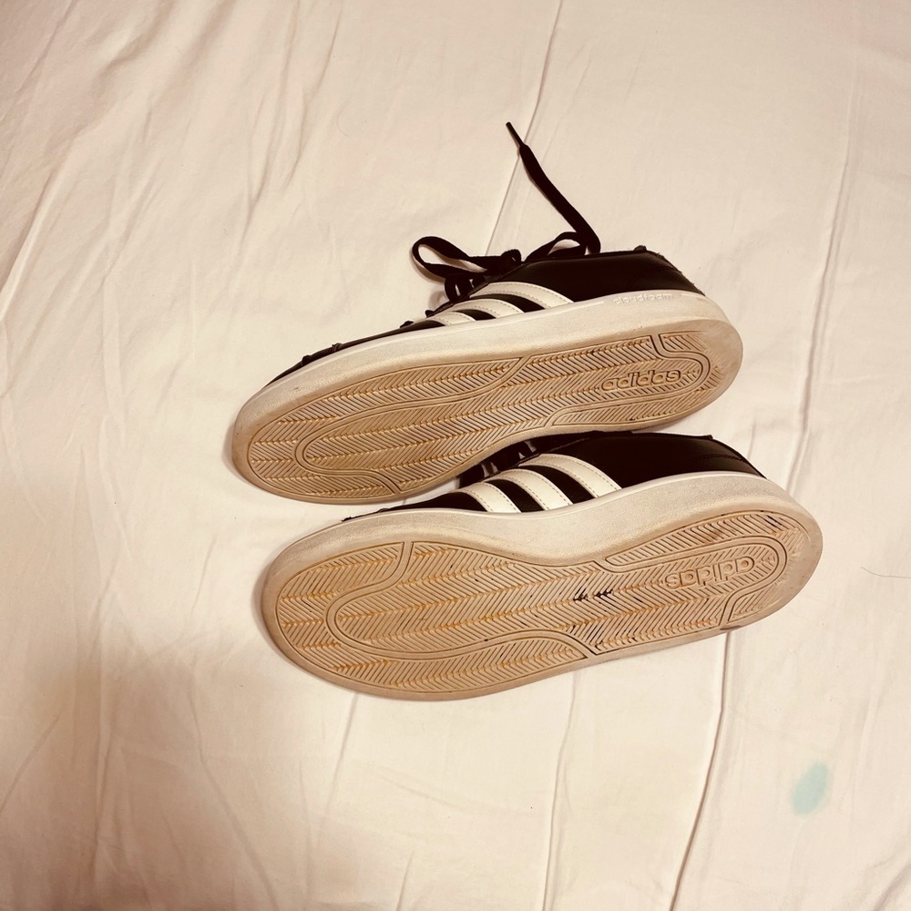 Shoes - Picture 5 of 6